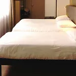 Ibis Centre Grand Place Hotel 3*